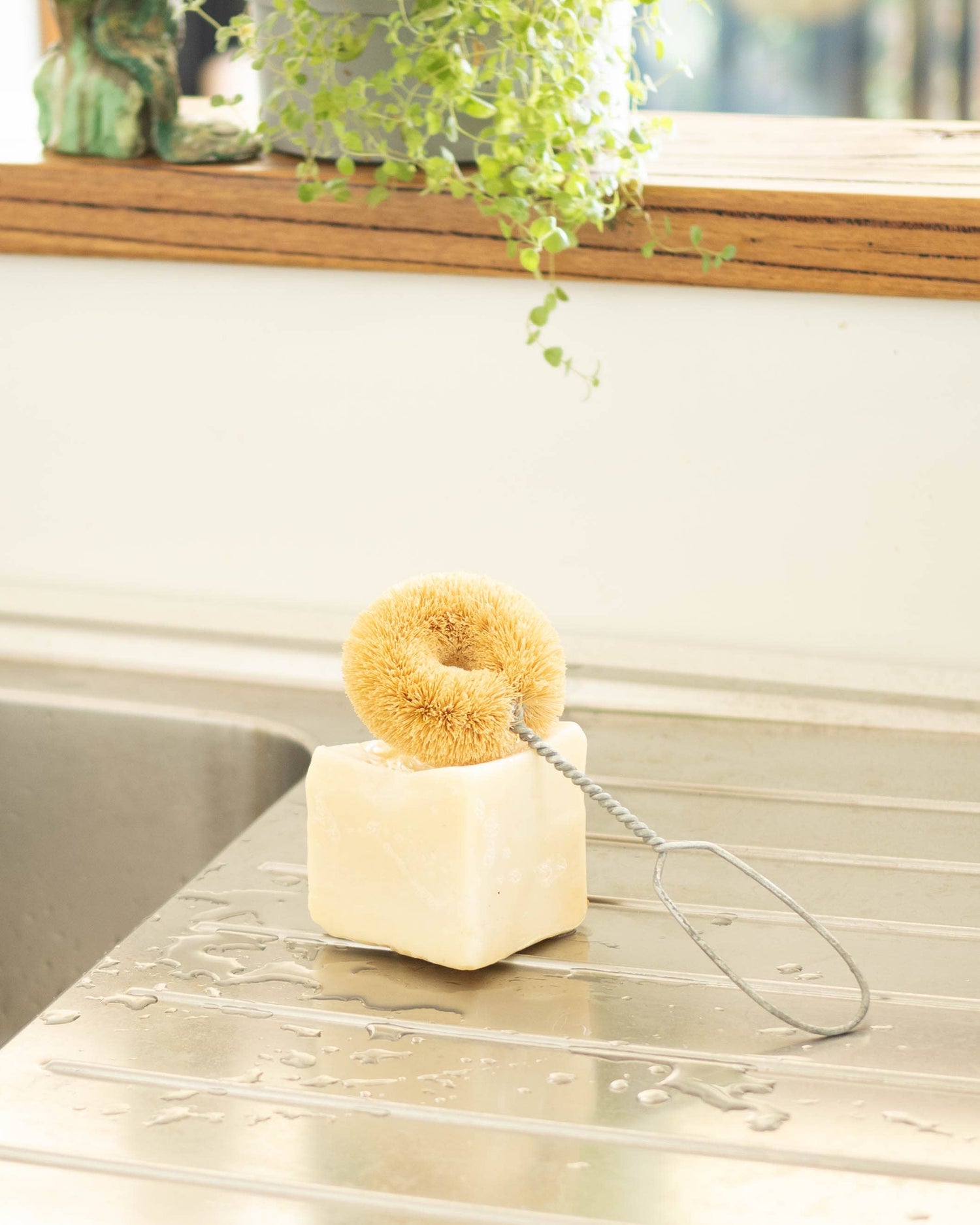 ZerO Dish Brush - Easy Grip Handle- ethical Global